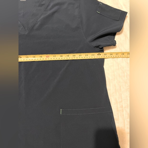 Carhartt Womens Cross-Flex Media Scrub Top - Picture 4 of 9